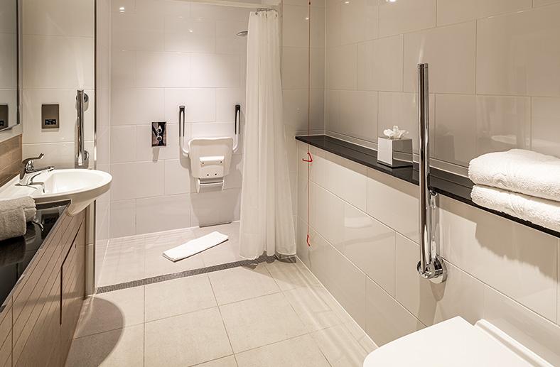Accessible twin shower- Marble arch hotel