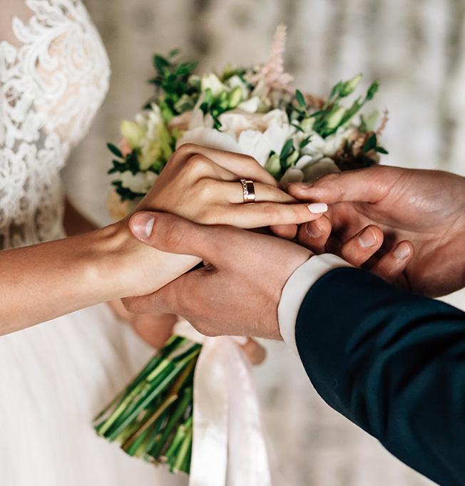 Close-up-of-hands-Weddings