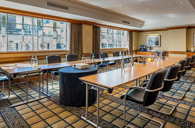 Serpentine room, U-shape layout - Marble arch hotel