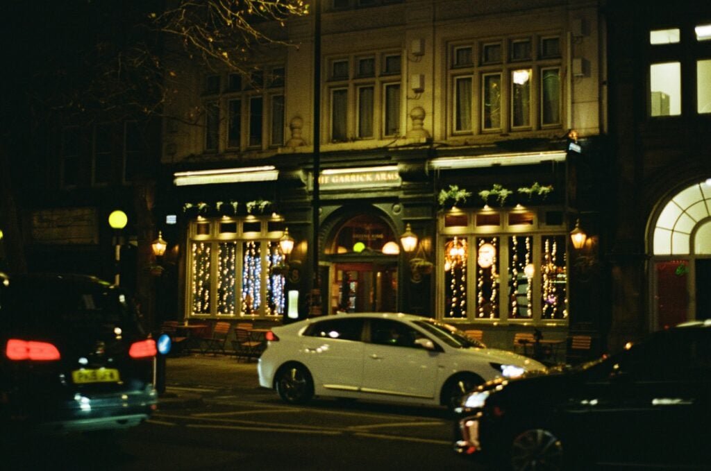 London Pub at night